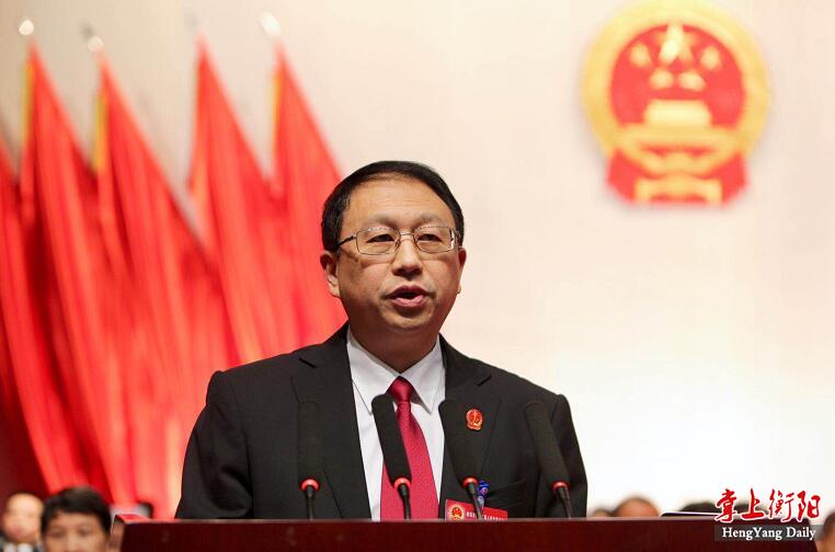 张经伟作报告▲刘孙承作报告市中级人民法院院长张经伟,市人民检察