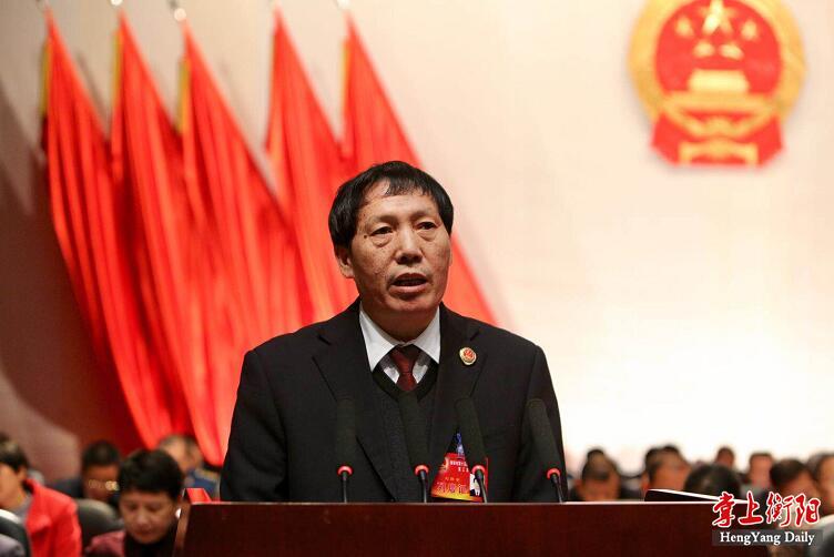 刘孙承作报告市中级人民法院院长张经伟,市人民检察院检察长刘孙承